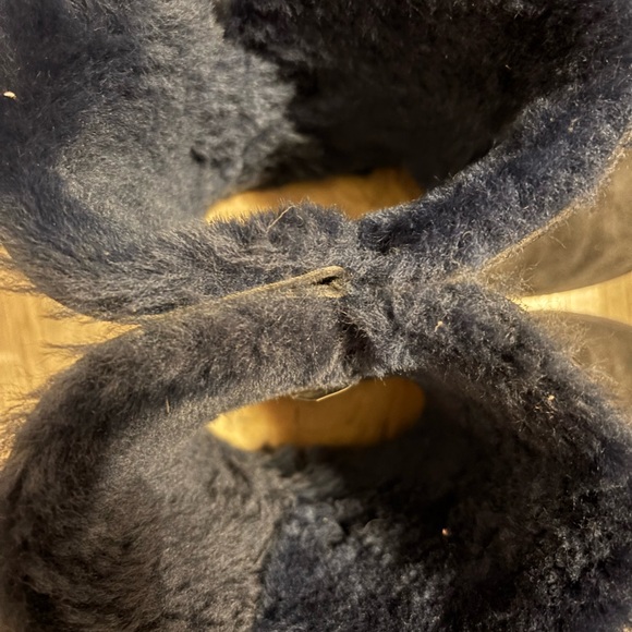 RARE* Navy blue Bailey button Uggs - - Picture 3 of 7